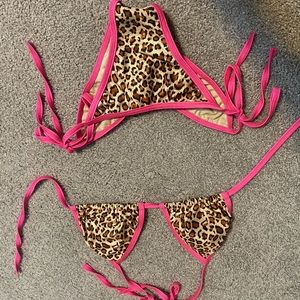 Leopard scrunch butt bikini